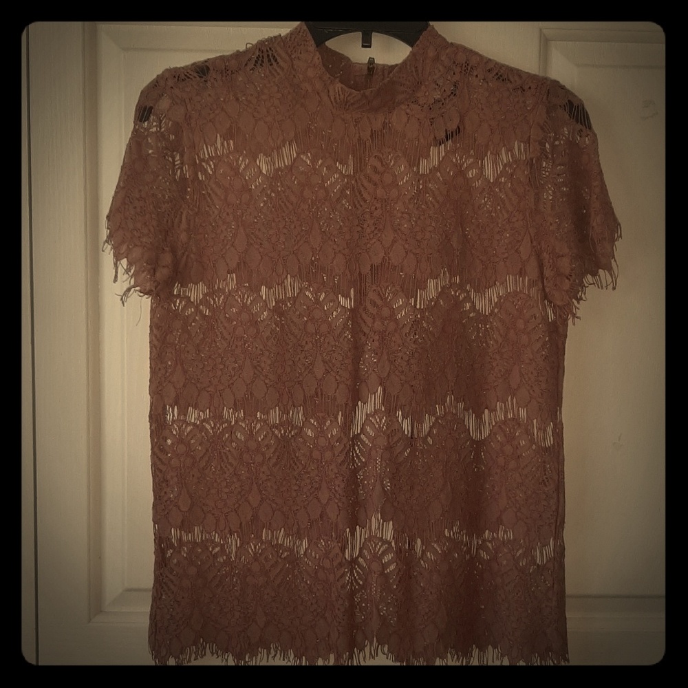 Dainty, short sleeve lace woven top